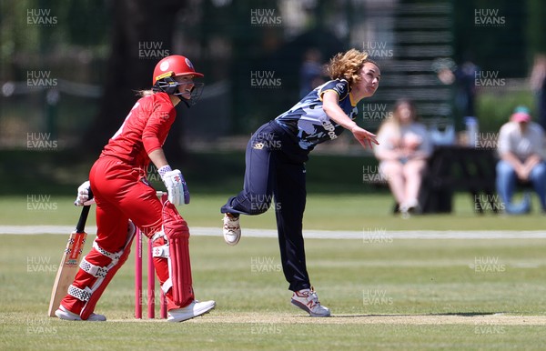 170525 - Glamorgan Women v Lancashire Thunder - T20 Women�s County Cup - Nicole Reid of Glamorgan bowling