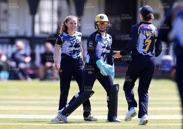 170525 - Glamorgan Women v Lancashire Thunder - T20 Women�s County Cup - Nicole Reid of Glamorgan celebrates with team mates after Ailsa Lister is stumped