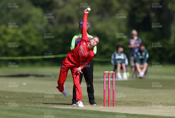 170525 - Glamorgan Women v Lancashire Thunder - T20 Women�s County Cup - Darcey Carter of Glamorgan bowling