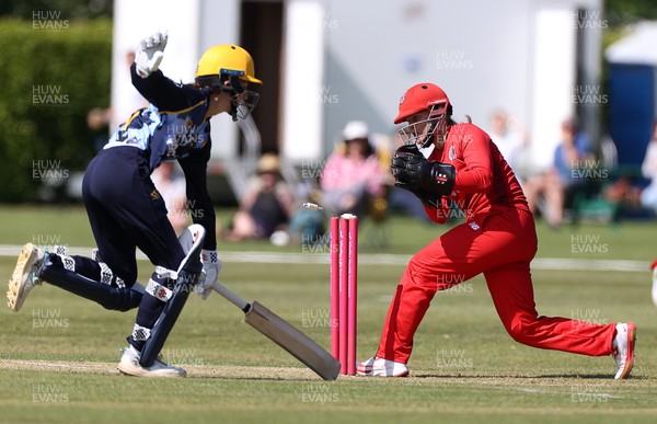 170525 - Glamorgan Women v Lancashire Thunder - T20 Women�s County Cup - Katy Cobb of Glamorgan is run out by Ellie Threlkeld of Lancashire
