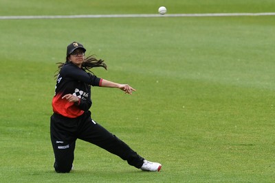190426 - Glamorgan Women v Leicestershire Foxes Women - Metro Bank One Day Cup Women League 2 - Prisha Thanawala of Leicestershire Women throws the ball