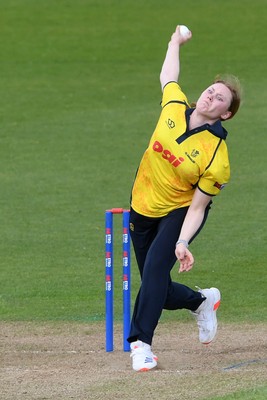 190426 - Glamorgan Women v Leicestershire Foxes Women - Metro Bank One Day Cup Women League 2 - Charlotte Lambert of Glamorgan Women bowling