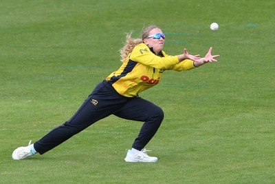 190426 - Glamorgan Women v Leicestershire Foxes Women - Metro Bank One Day Cup Women League 2 - Gemma Porter of Glamorgan Women just fails to catch the ball