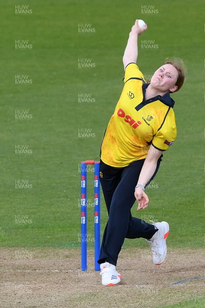 190426 - Glamorgan Women v Leicestershire Foxes Women - Metro Bank One Day Cup Women League 2 - Charlotte Lambert of Glamorgan Women bowling