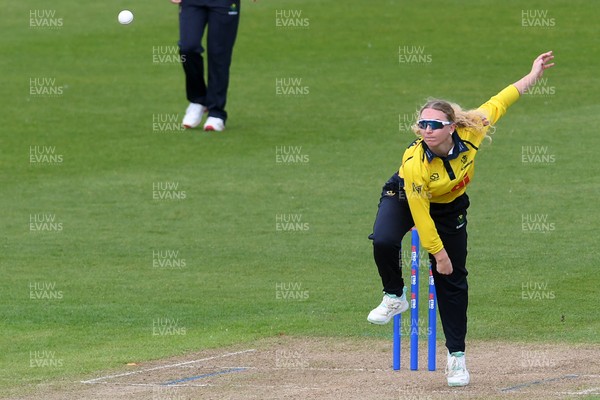 190426 - Glamorgan Women v Leicestershire Foxes Women - Metro Bank One Day Cup Women League 2 - Gemma Porter of Glamorgan Women bowling