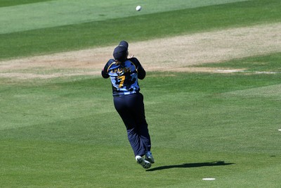 030726 - Glamorgan Women v Middlesex Women - Vitality Blast Women League 2 - Lauren Parfitt of Glamorgan Women just misses a catch