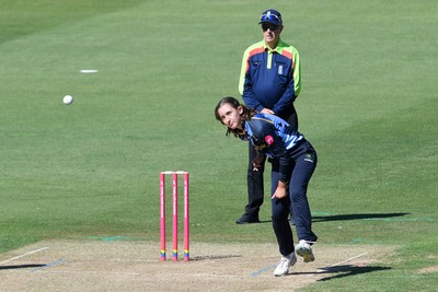 030726 - Glamorgan Women v Middlesex Women - Vitality Blast Women League 2 - Katy Cobb of Glamorgan Women bowling