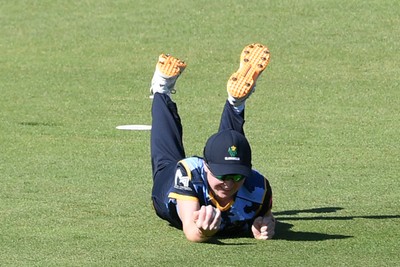 030726 - Glamorgan Women v Middlesex Women - Vitality Blast Women League 2 - Nicole Reid of glamorgan Women catches the ball to dismiss Hannah Davis of Middlesex Women