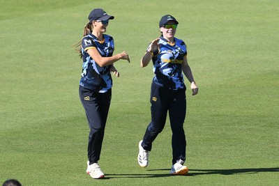 030726 - Glamorgan Women v Middlesex Women - Vitality Blast Women League 2 - Nicole Reid of glamorgan Women catches the ball to dismiss Hannah Davis of Middlesex Women