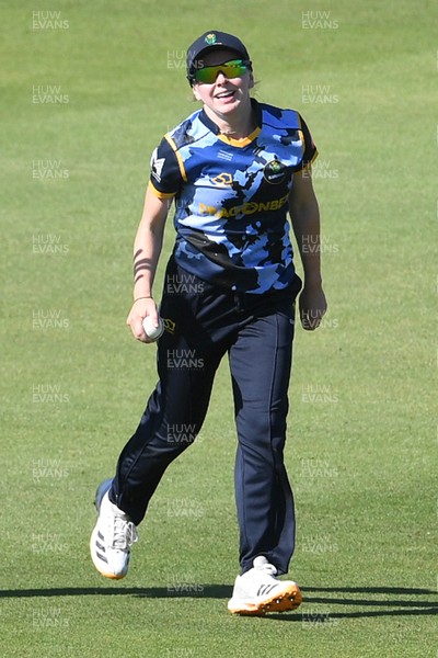 030726 - Glamorgan Women v Middlesex Women - Vitality Blast Women League 2 - Nicole Reid of glamorgan Women catches the ball to dismiss Hannah Davis of Middlesex Women