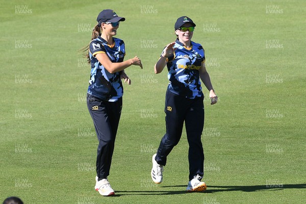 030726 - Glamorgan Women v Middlesex Women - Vitality Blast Women League 2 - Nicole Reid of glamorgan Women catches the ball to dismiss Hannah Davis of Middlesex Women