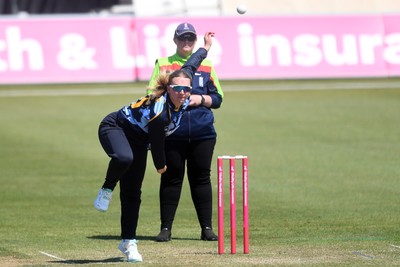 100525 - Glamorgan Women v Sussex Sharks Women, T20 Vitality Blast Women’s County Cup - Gemma Porter of Glamorgan Women bowling