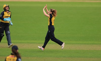 190425 - Glamorgan Women v Sussex Sharks, Metro Bank One Day Cup - Nicole Reid of Glamorgan Women celebrates with team mates after Chiara Green of Sussex Sharks is run out