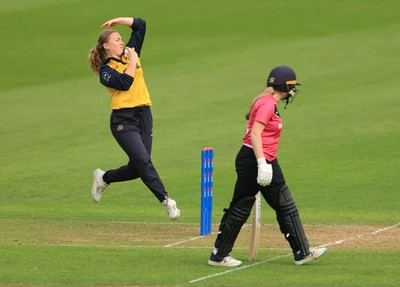 190425 - Glamorgan Women v Sussex Sharks, Metro Bank One Day Cup - Gemma Porter of Glamorgan Women bowls