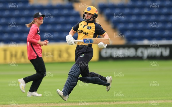 190425 - Glamorgan Women v Sussex Sharks, Metro Bank One Day Cup - Gemma Porter of Glamorgan Women adds the runs