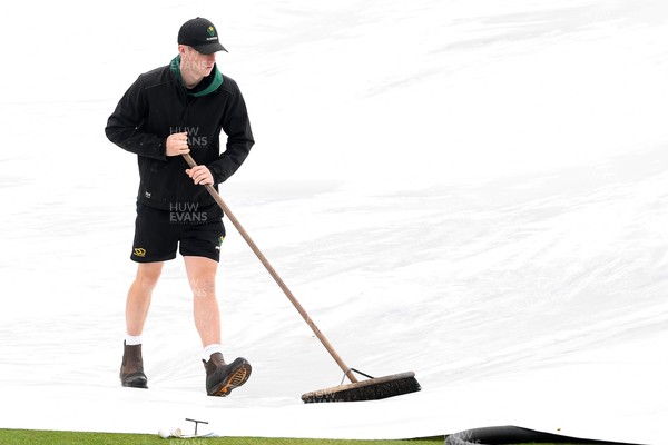 190425 - Glamorgan Women v Sussex Women - Metro Bank One Day Cup - The Groundsmen prepare to clear the field so play can start