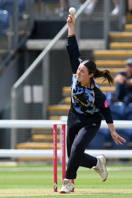 050726 - Glamorgan Women v Worcestershire Rapids Women - Vitality Blast Women League 2 - Sara Phillips of Glamorgan Women bowling