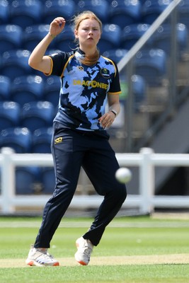 050726 - Glamorgan Women v Worcestershire Rapids Women - Vitality Blast Women League 2 - Charlotte Lambert of Glamorgan Women
