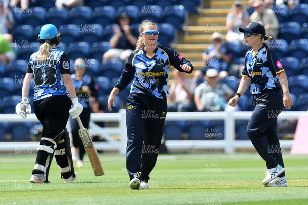 050726 - Glamorgan Women v Worcestershire Rapids Women - Vitality Blast Women League 2 - Gemma Porter of Glamorgan Women bowls the ball to dismiss Sanya Khurana of Worcestershire