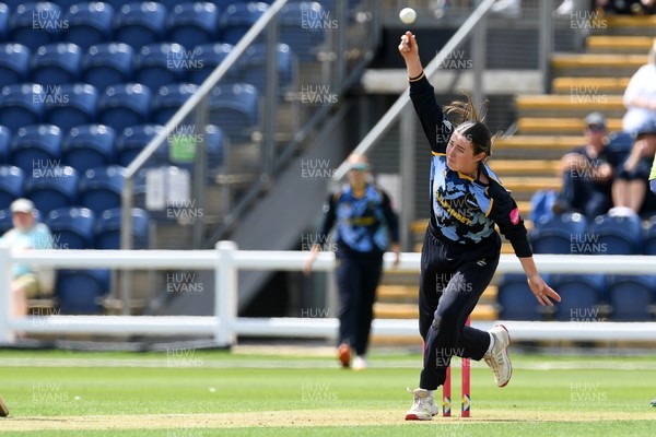 050726 - Glamorgan Women v Worcestershire Rapids Women - Vitality Blast Women League 2 - Sara Phillips of Glamorgan Women bowling