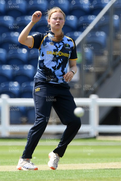 050726 - Glamorgan Women v Worcestershire Rapids Women - Vitality Blast Women League 2 - Charlotte Lambert of Glamorgan Women