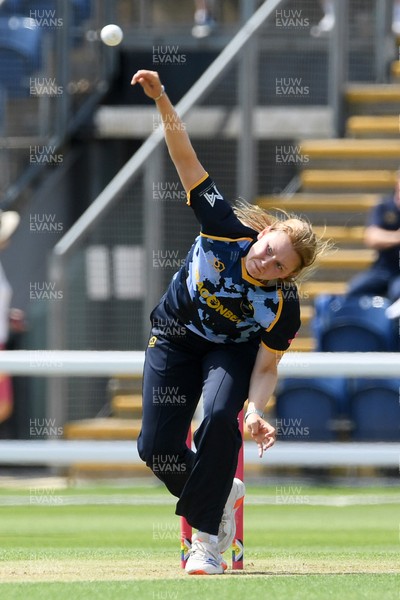 050726 - Glamorgan Women v Worcestershire Rapids Women - Vitality Blast Women League 2 - Charlotte Lambert of Glamorgan Women