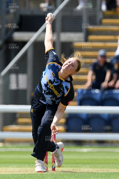 050726 - Glamorgan Women v Worcestershire Rapids Women - Vitality Blast Women League 2 - Charlotte Lambert of Glamorgan Women