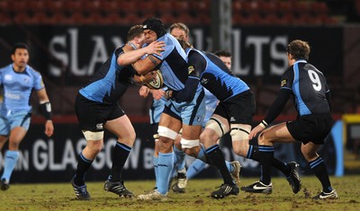 19.02.10 - Glasgow v Cardiff Blues - Magners League - Maama Molitika of Cardiff Blues takes on Moray Low and Richie Vernon of Glasgow. 