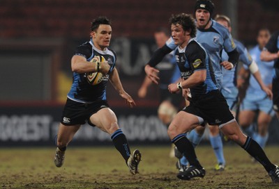 19.02.10 - Glasgow v Cardiff Blues - Magners League - Max Evans of Glasgow looks for a way through. 