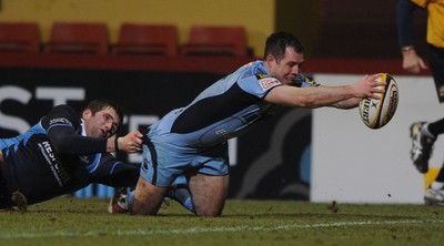 19.02.10 - Glasgow v Cardiff Blues - Magners League - Gareth Cooper of Cardiff Blues scores try. 