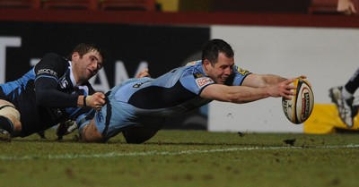 19.02.10 - Glasgow v Cardiff Blues - Magners League - Gareth Cooper of Cardiff Blues scores try. 