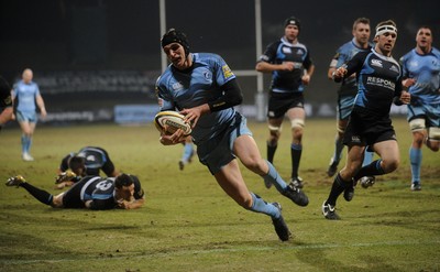 19.02.10 - Glasgow v Cardiff Blues - Magners League - Tom James of Cardiff Blues scores try. 