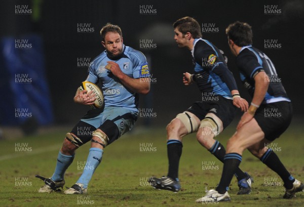 19.02.10 - Glasgow v Cardiff Blues - Magners League - Xavier Rush of Cardiff Blues looks for a way through. 