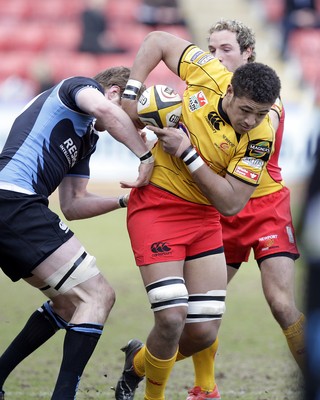 04.04.10 ... Glasgow v Newport Gwent Dragons, Magners League -  Glasgow's Richie Vernon tackles Dragons' Toby Falatau 