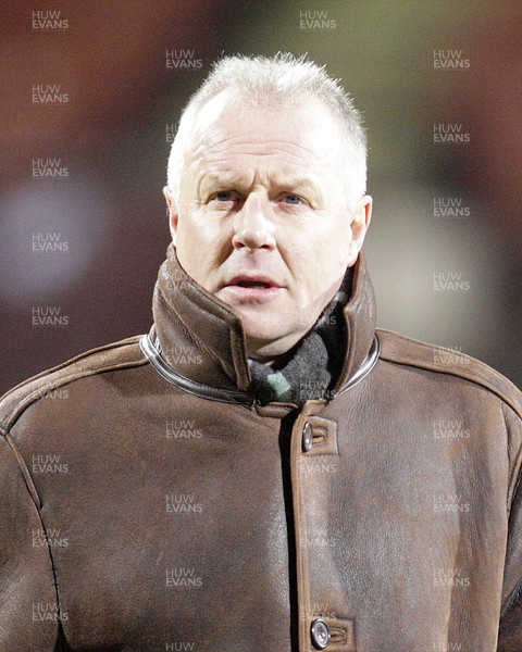 15.01.10 ... Glasgow Warriors v Newport Gwent Dragons, Heineken Cup - Dragons coach Paul Turner 