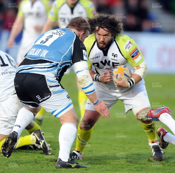 190413 - Glasgow v Ospreys - RaboDirect Pro 12 - Ospreys' Adam Jones takes on Moray Low of Glasgow 