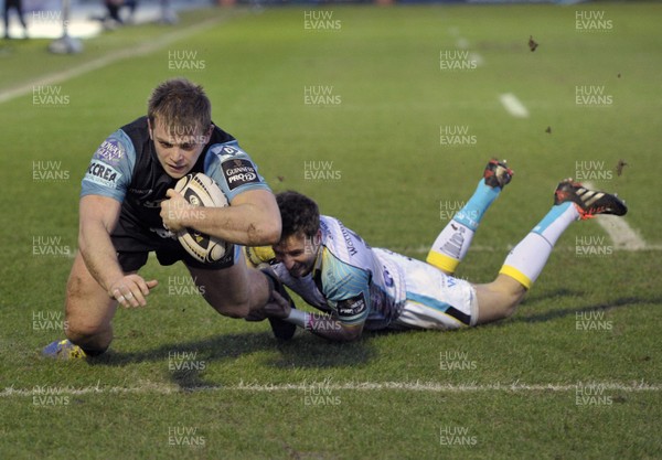 210215 - Glasgow Warriors v Ospreys - Guinness PRO12 Glasgow's Pat MacArthur scores the opening try 