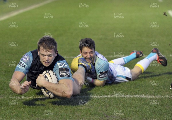 210215 - Glasgow Warriors v Ospreys - Guinness PRO12 Glasgow's Pat MacArthur scores the opening try 