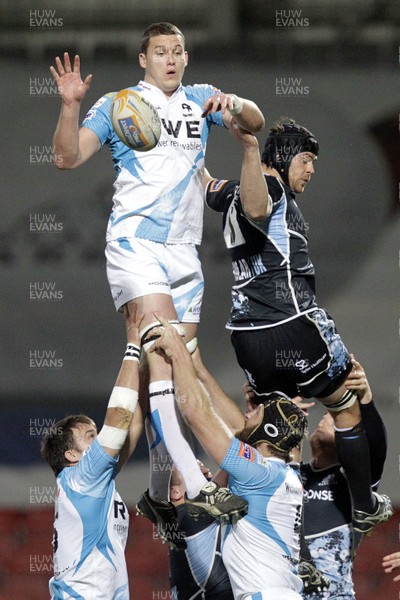 28.10.11 - Glasgow v Ospreys - RaboDirect Pro 12 Ospreys' Ian Evans (L) wins lineout ball against Glasgow Warriors' Tom Ryder (R) 