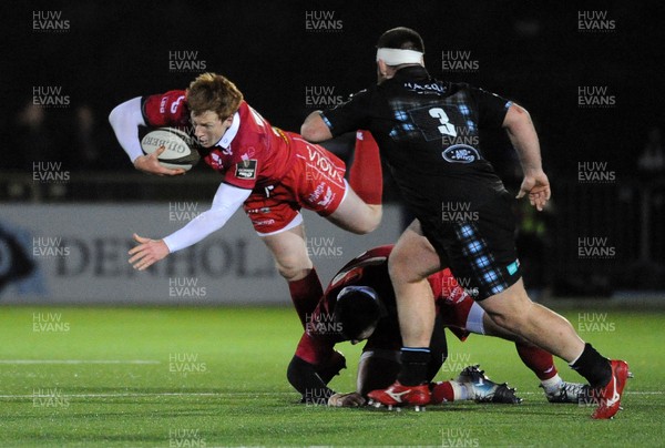 011218 - Glasgow v Scarlets - Guinness PRO14 -  Rhys Patchell trips up over his own team mate