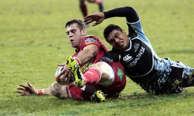 090212 - Glasgow Warriors v Scarlets - RaboDirect Pro 12Glasgow Warriors' David Lemi (R) challenges Scarlets' Gareth Davies (L) for a loose ball