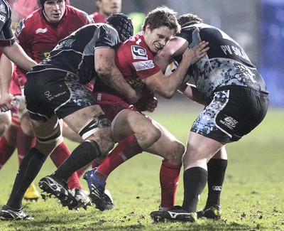 090212 - Glasgow Warriors v Scarlets - RaboDirect Pro 12Glasgow Warriors' Tom Ryder (L) and Jon Welsh tackle Scarlets' Aled Thomas