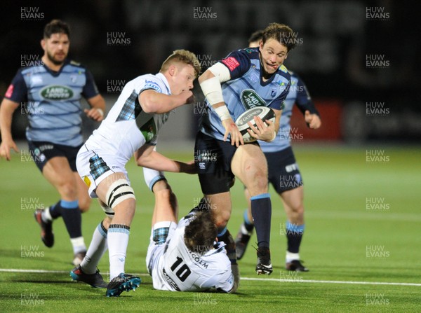 011217 - Glasgow Warriors v Cardiff Blues - Guinness PRO14 -  Blaine Scully of Cardiff crashes through the tackle of Glasgow fly half Peter Horne