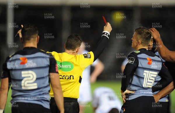 011217 - Glasgow Warriors v Cardiff Blues - Guinness PRO14 -  Referee Nigel Owens gives a red card to Taufaao Filise of Cardiff for a dangerous tackle on Glasgow hooker George Turner