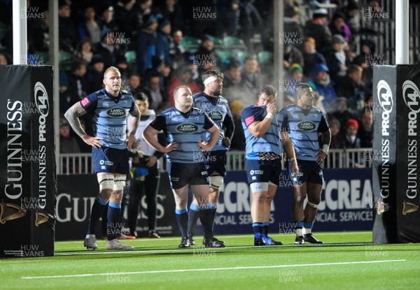011217 - Glasgow Warriors v Cardiff Blues - Guinness PRO14 -  Cardiff players stand dejected at the end of the match following a 40-16 defeat away to Glasgow Warrior as they wait on a conversion to the final try