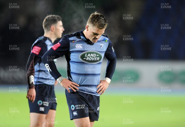 011217 - Glasgow Warriors v Cardiff Blues - Guinness PRO14 -  Gareth Anscombe of Cardiff walks off dejected at the end of the match