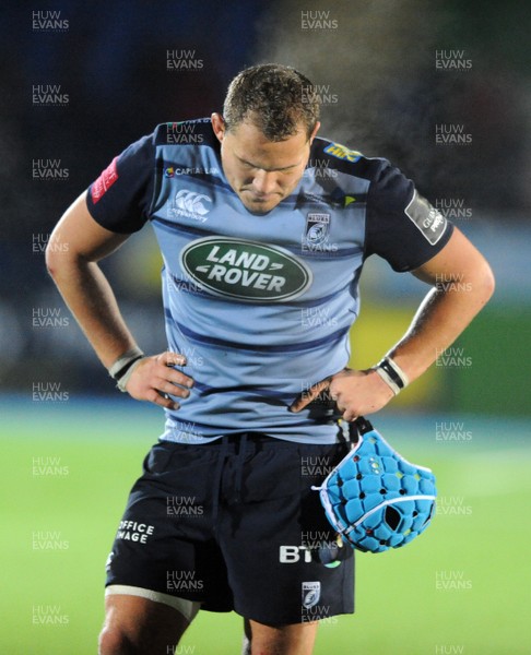 011217 - Glasgow Warriors v Cardiff Blues - Guinness PRO14 -  Olly Robinson of Cardiff stands dejected at the end of the match
