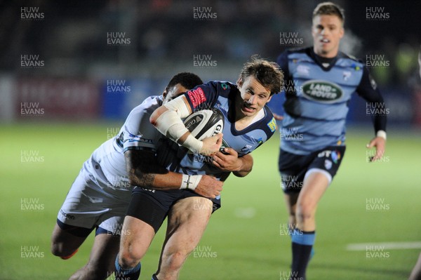 011217 - Glasgow Warriors v Cardiff Blues - Guinness PRO14 -  Blaine Scully of Cardiff is tackled by Samu Vunisa of Glasgow