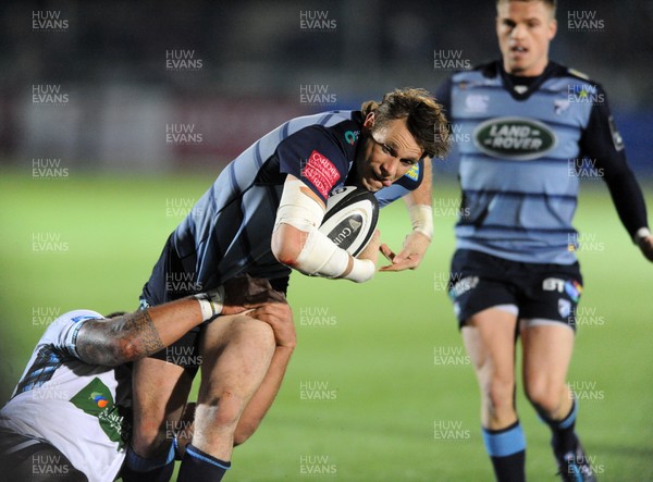 011217 - Glasgow Warriors v Cardiff Blues - Guinness PRO14 -  Blaine Scully of Cardiff is tackled by Samu Vunisa of Glasgow