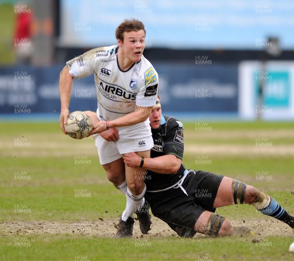 060316 - Glasgow Warriors v Cardiff Blues - Guinness PRO12 - Jarrod Evans of Cardiff gets his pass away despite the tackle of Chris Fusaro